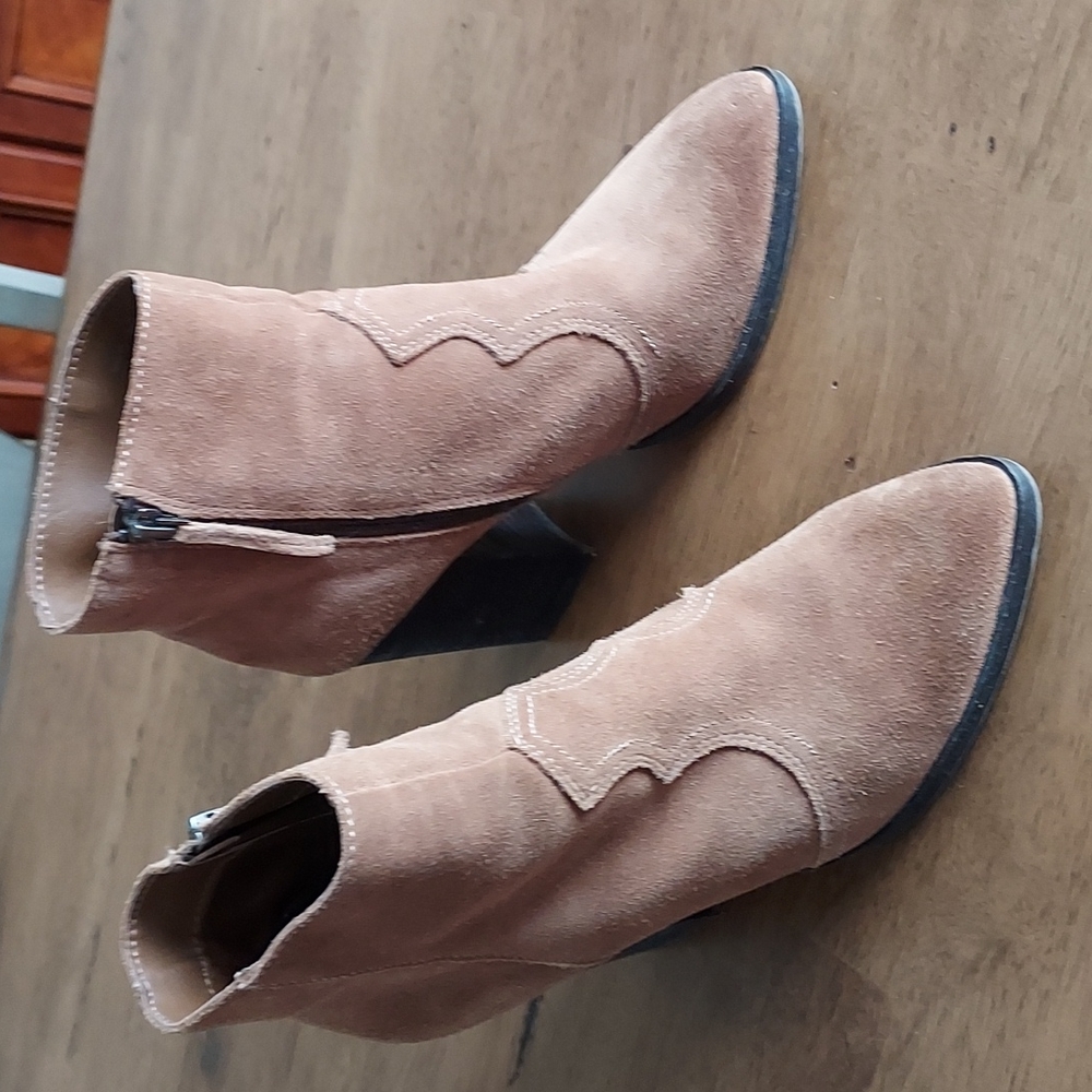 Dolce Vita tan Suede ♥️ boots,  VGUC, SZ 7.5